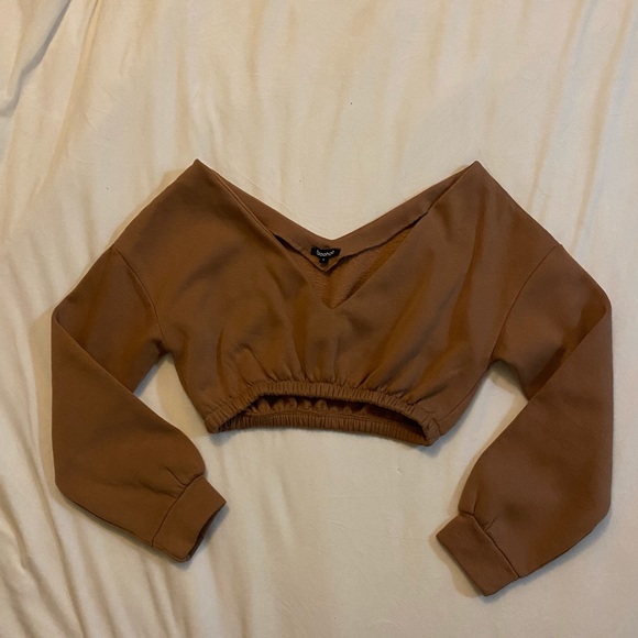 Boohoo Tops - Off the Shoulder V-Neck BooHoo Crop Sweatshirt